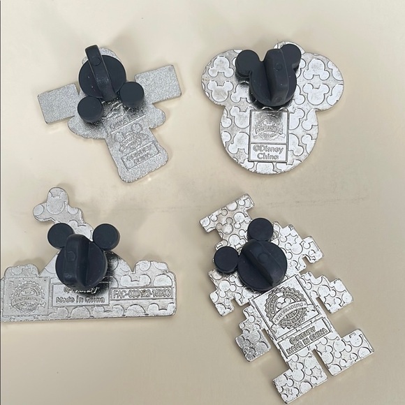Disney Goofy Enamel Pin Set - Picture 2 of 2